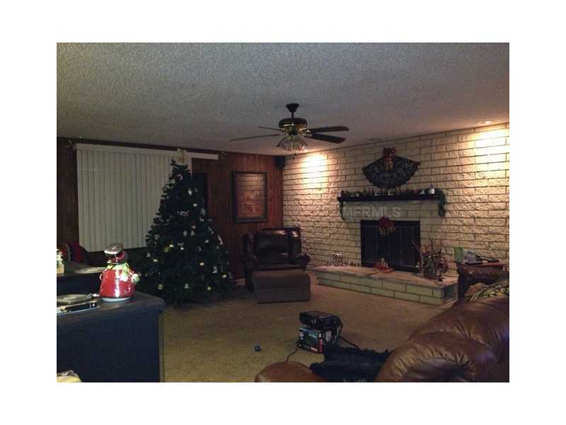 Property Photo:  818 Patricia Place  FL 33809 