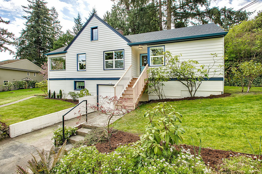 Property Photo:  4205 NE 123rd St  WA 98125 