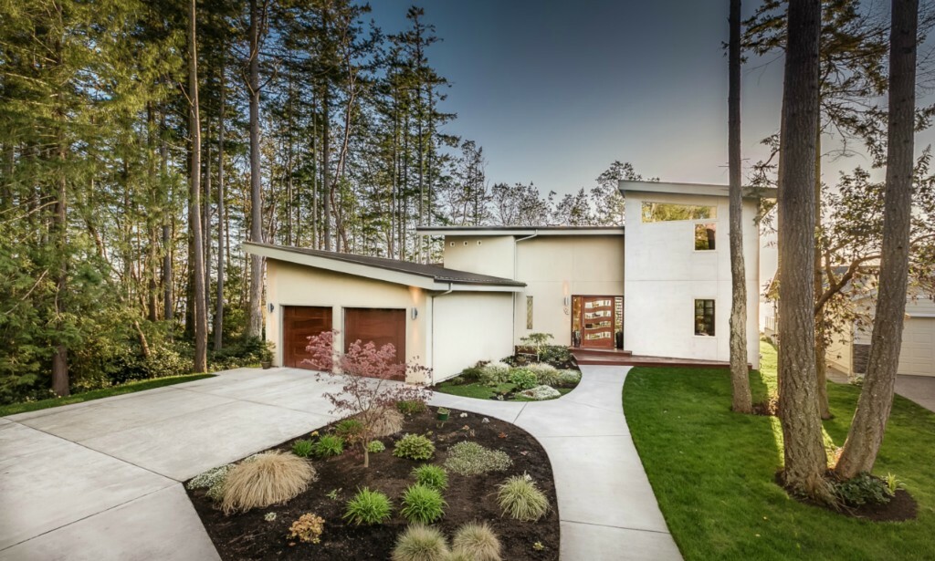 Property Photo:  94 Edgewater Dr  WA 98282 