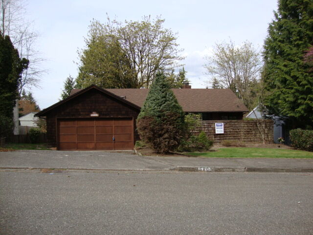 Property Photo:  15806 SE 50th St  WA 98006 