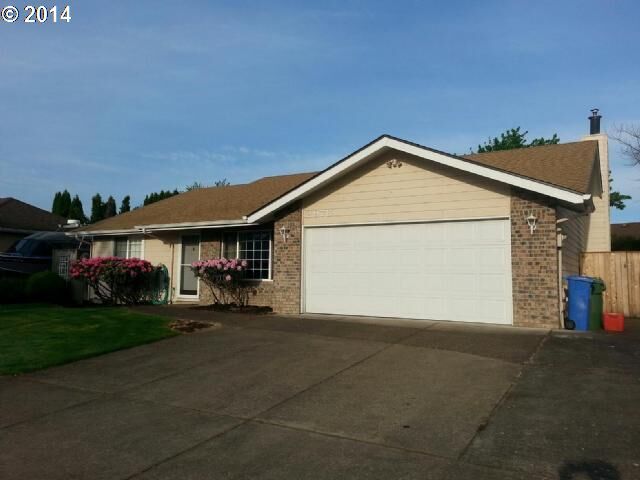 Property Photo: 2978 Shirley St OR 97404