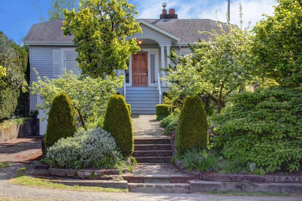 Property Photo:  11050 Palatine Ave N  WA 98133 