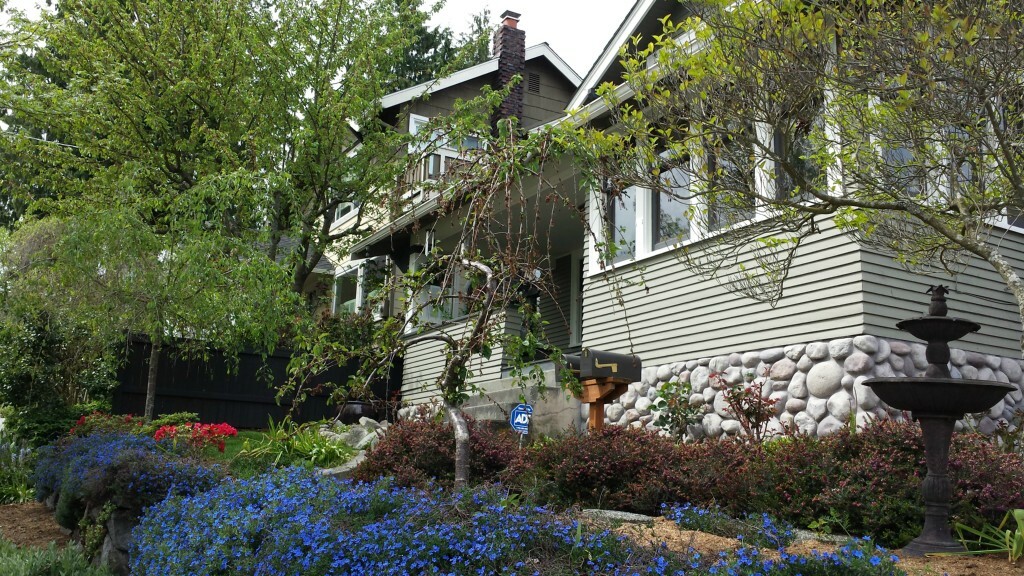 Property Photo:  930 N 72nd St  WA 98103 