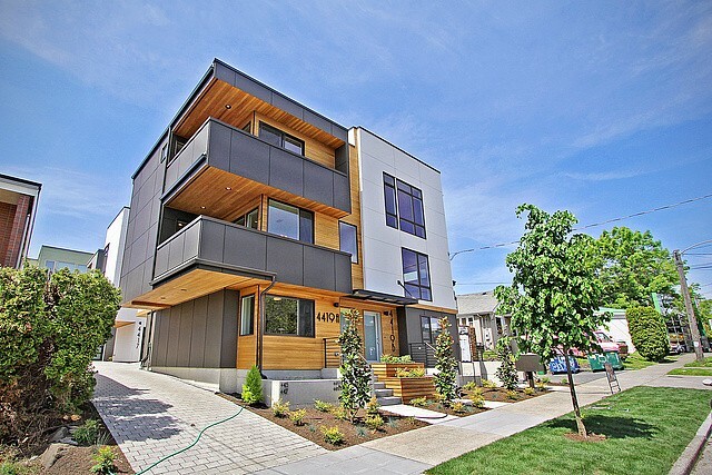 Property Photo:  4417 Corliss Ave N  WA 98103 