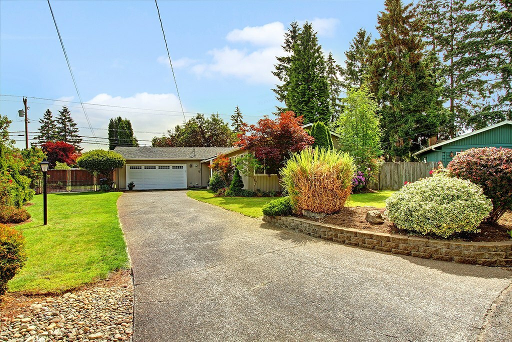 Property Photo:  12231 SE 55th Place  WA 98006 