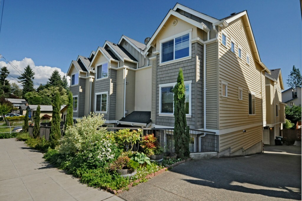 Property Photo:  1029 NE 123rd St A  WA 98125 