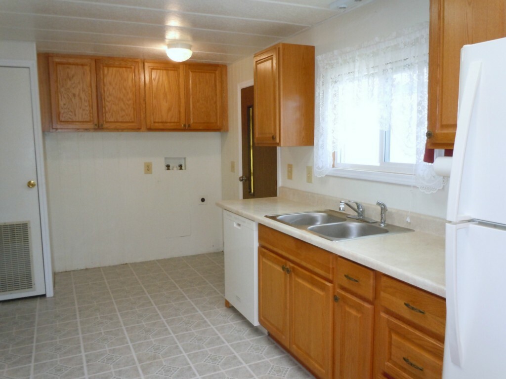 Property Photo: 610 W Spruce St 140 WA 98382
