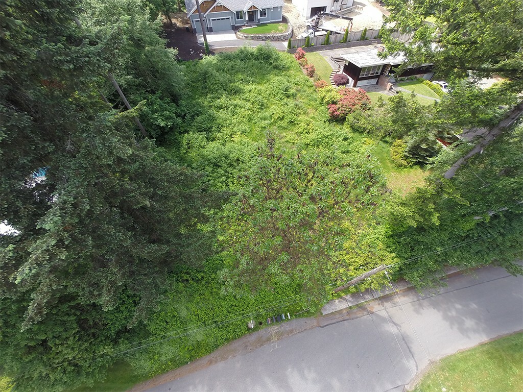 Property Photo:  202 2nd Ave SW  WA 98166 