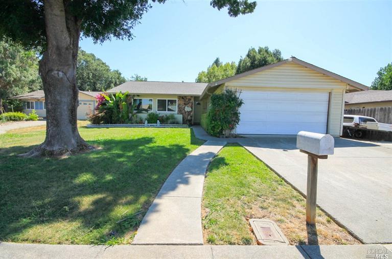 Property Photo: 118 Croydon Court CA 95687