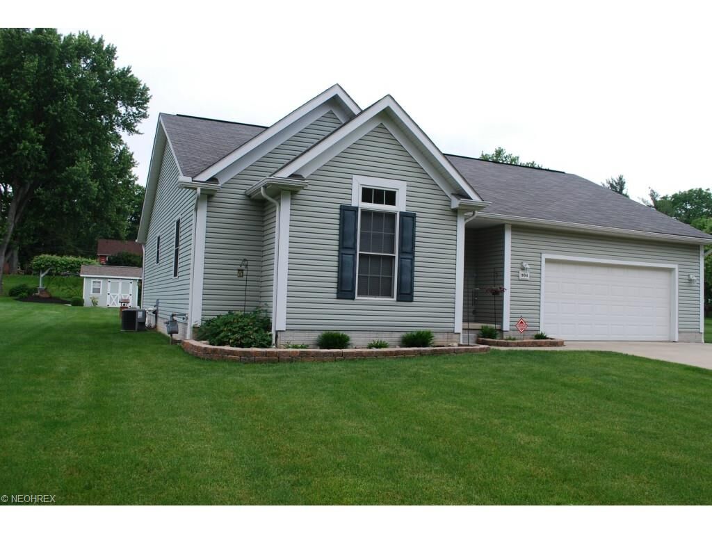 Property Photo:  904 Bellview Street NE  OH 44721 