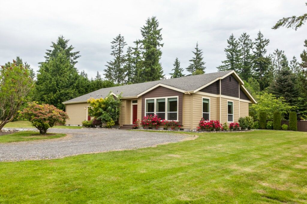 Property Photo:  17405 Snohomish Ave  WA 98296 