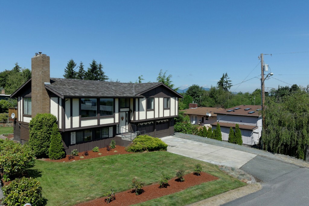 Property Photo:  3810 R Ave  WA 98221 