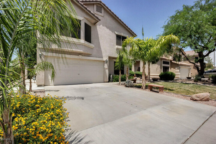 Property Photo: 2082 E Arabian Drive AZ 85296