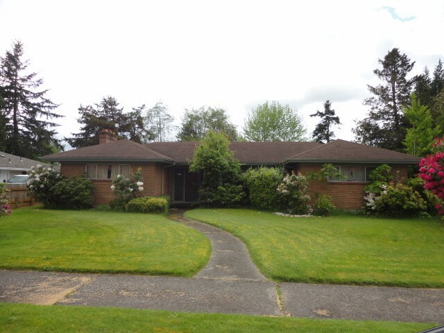 Property Photo: 217 K St NE WA 98002