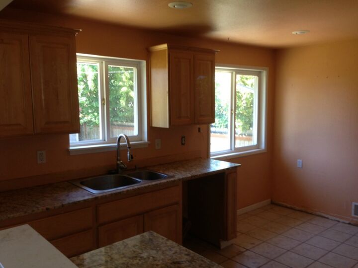Property Photo: 1006 E 57th St WA 98404
