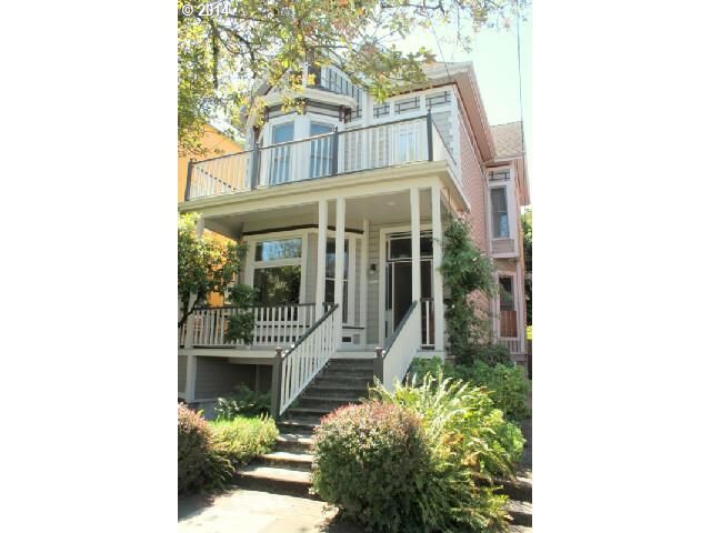 Property Photo:  2144 NW Flanders St  OR 97210 