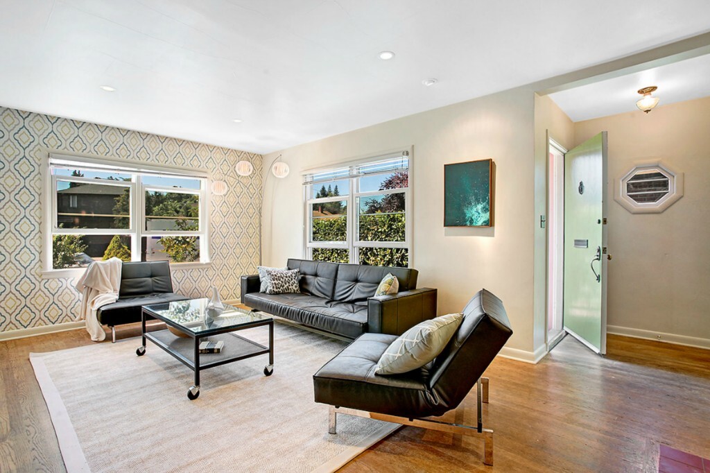 Property Photo: 1806 McGilvra Blvd E WA 98112