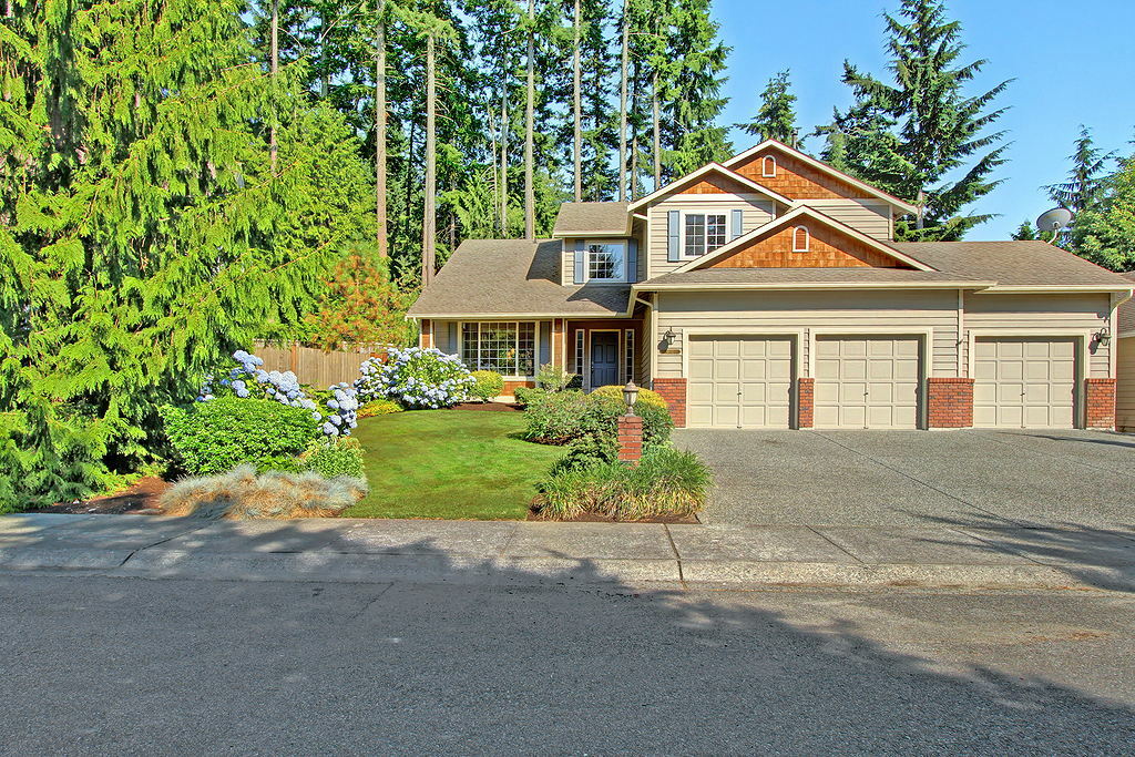 Property Photo:  5812 159th St SW  WA 98026 