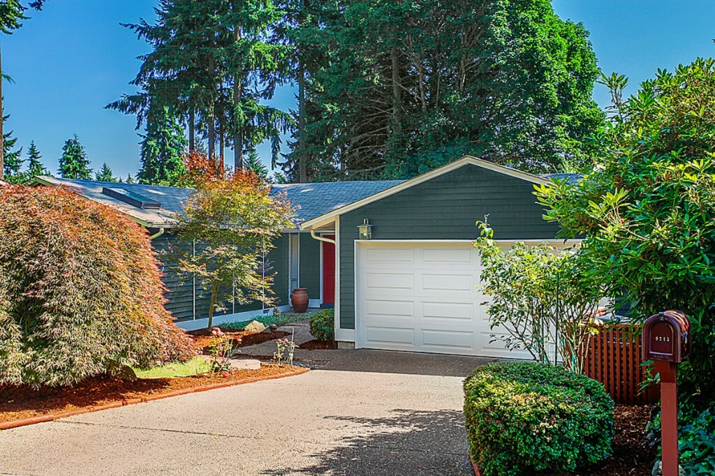 Property Photo:  9215ne 133rd St  WA 98034 