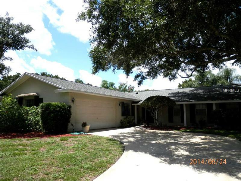 Property Photo:  5104 The Oaks Circle  FL 32809 