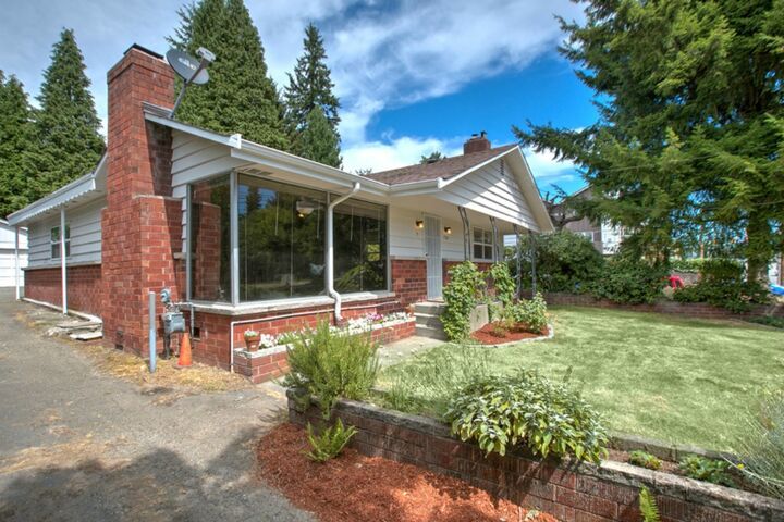 Property Photo: 720 N 185th St WA 98133