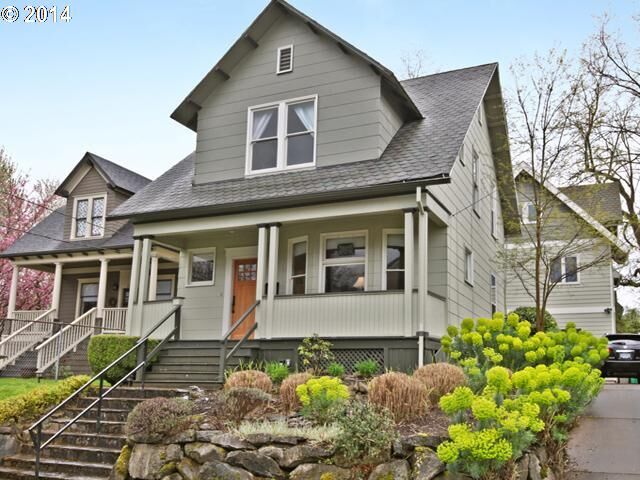 Property Photo:  126 NE Fargo St  OR 97212