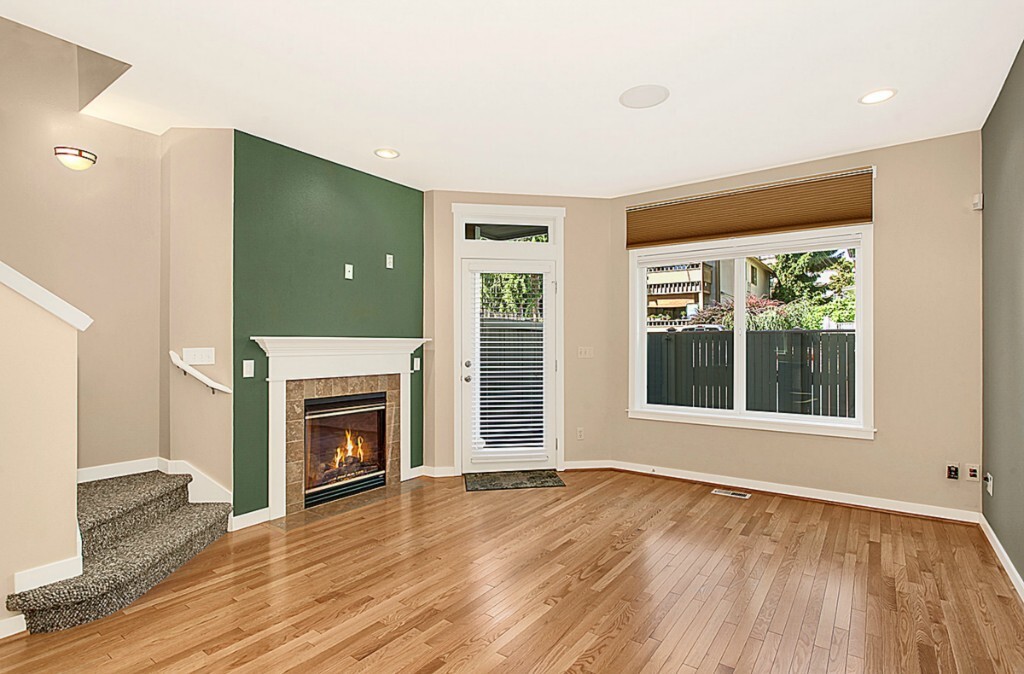 Property Photo: 215A 18th Ave E WA 98112