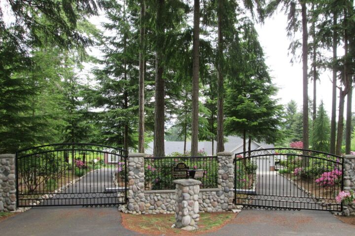 Property Photo: 1115 Island Boulevard Fi WA 98333