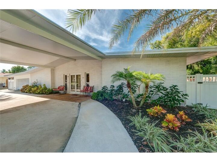 Property Photo:  320 Bernard Avenue  FL 34243 