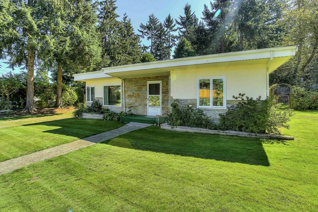 Property Photo:  20 Westlake Ave SW  WA 98498 