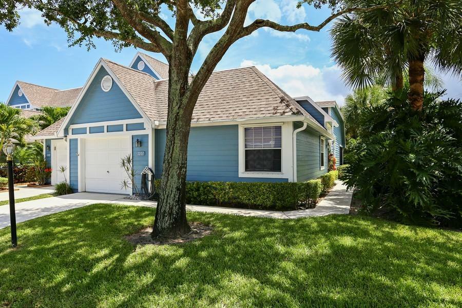 Property Photo: 1201 Ocean Dunes Circle FL 33477