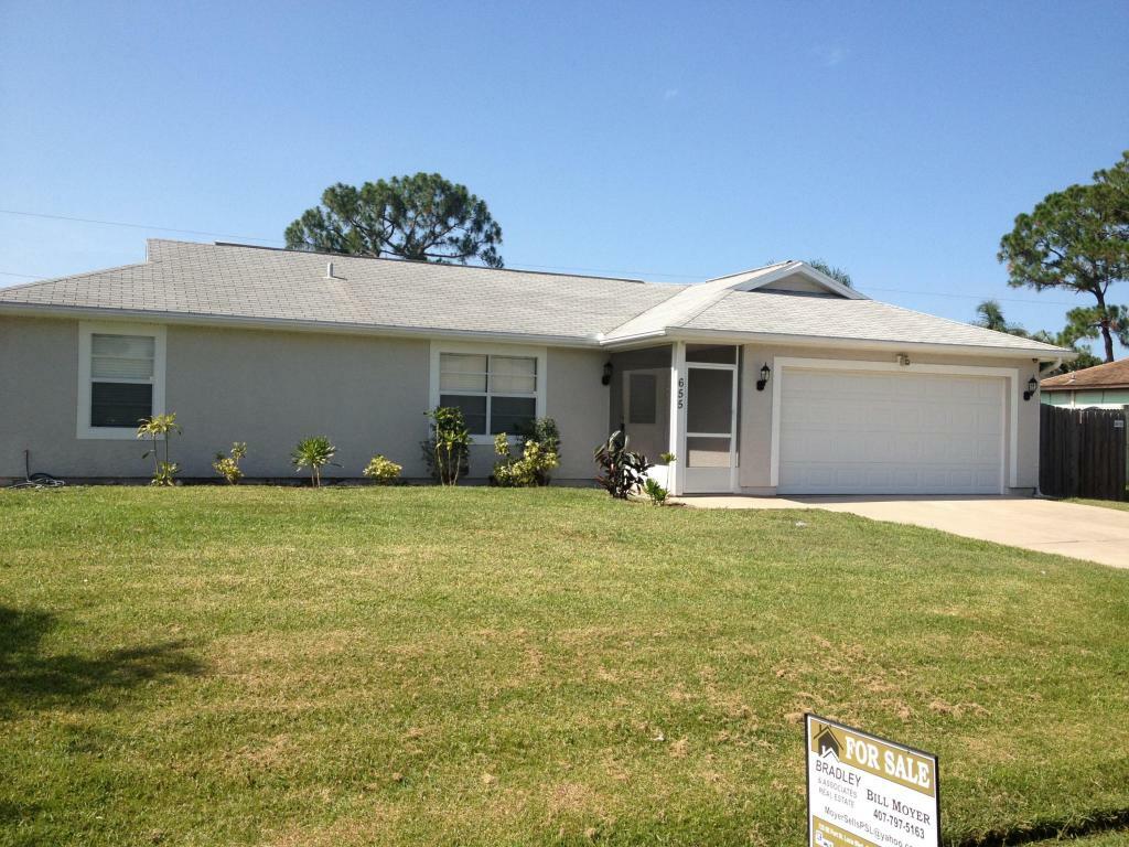 Property Photo:  655 SE Capon  FL 34953 