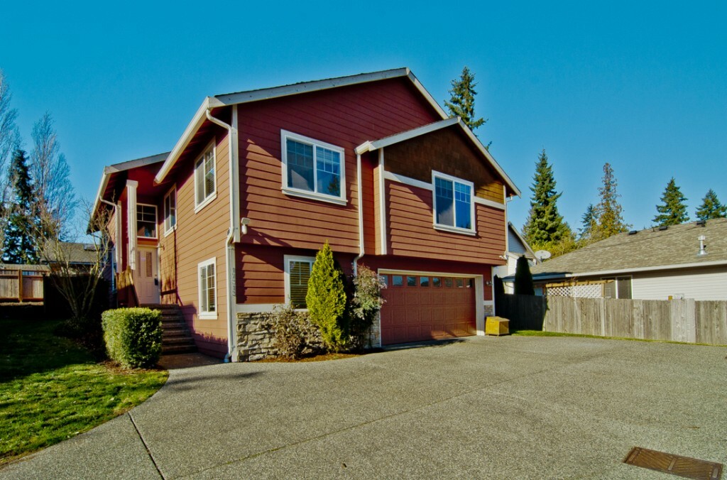 Property Photo:  17313 Ashworth Ave N  WA 98133 