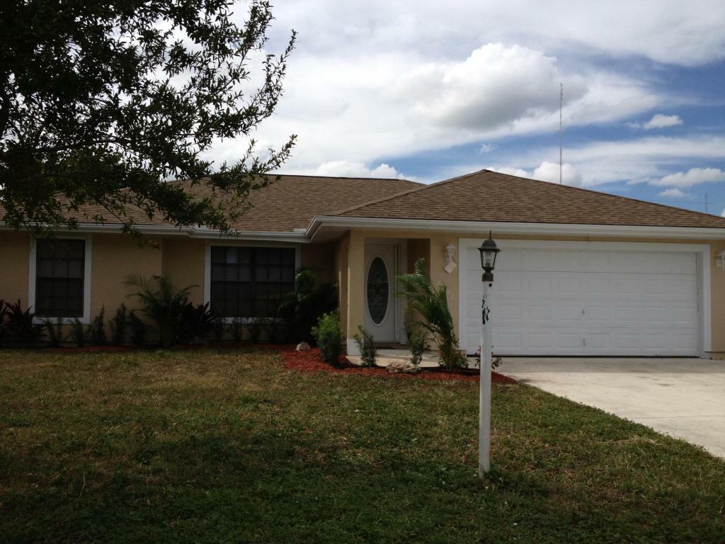 Property Photo:  2242 SE McMaster Street  FL 34952 