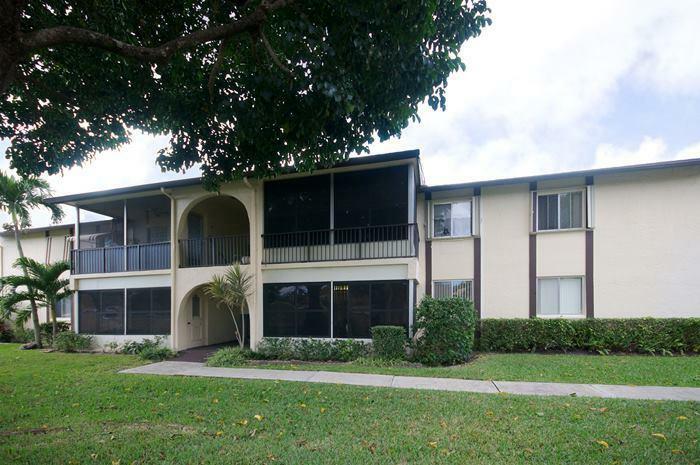 Property Photo:  3526 La Palmas Court C-2  FL 33463 