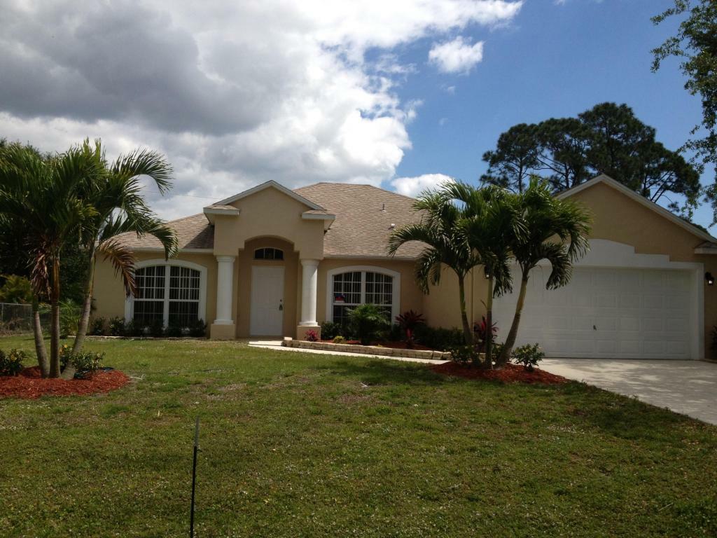 Property Photo:  1661 SW Cecelia Lane  FL 34953 