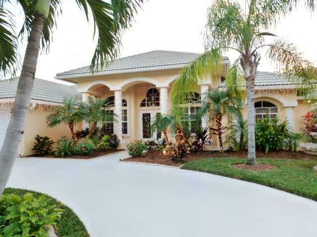 Property Photo: 110 Kapok Crescent FL 33411