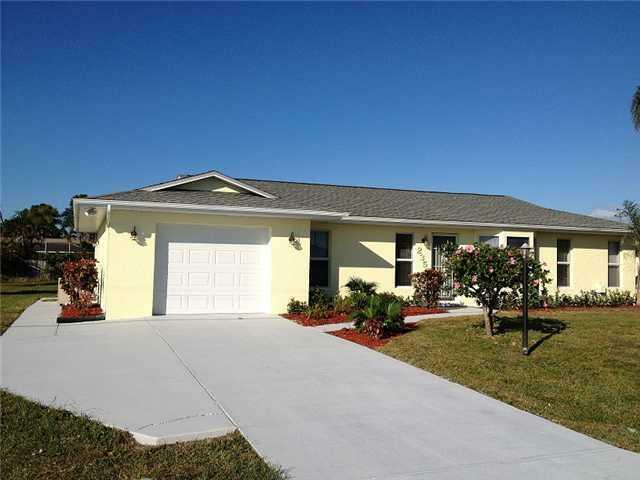 Property Photo:  2355 SE Avalon Road  FL 34952 