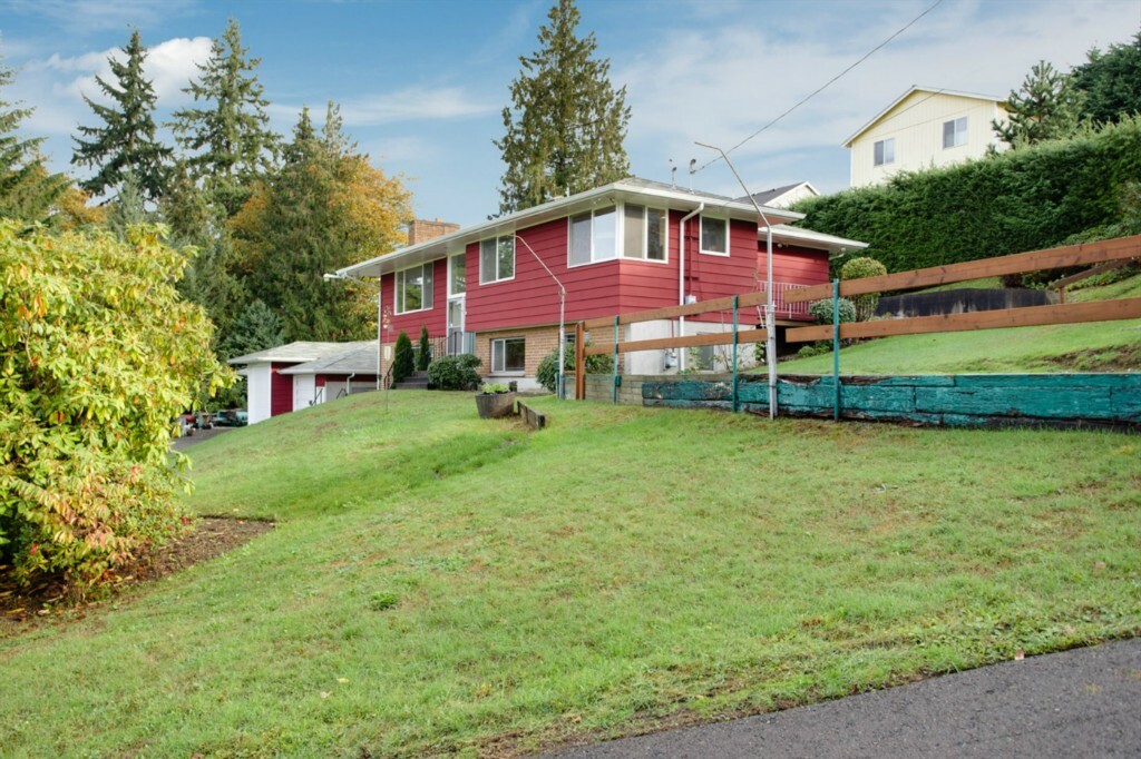 Property Photo:  1508 Juniper St  WA 98354 