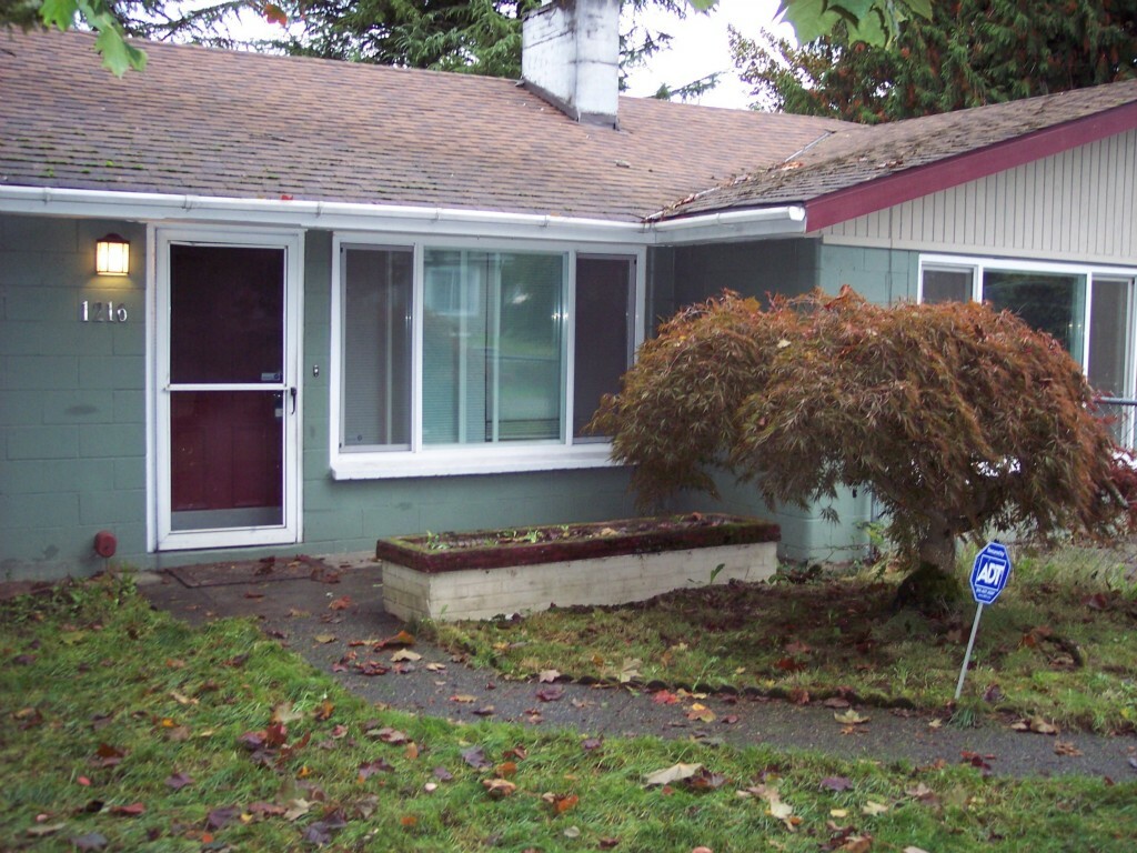 Property Photo:  1216 S 116th St  WA 98168 