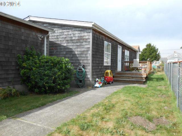 Property Photo: 750 Avenue R OR 97138