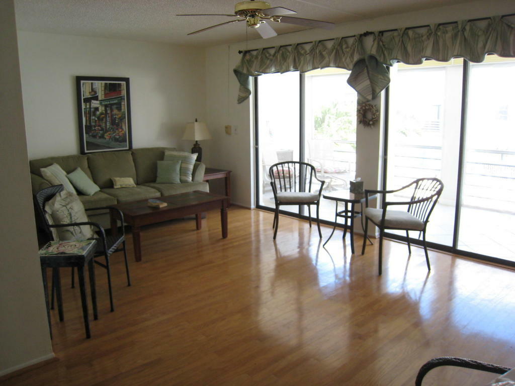 Property Photo: 308 Golfview Road 204 FL 33408