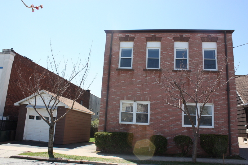 Property Photo:  36 Home Pl  NJ 07644 