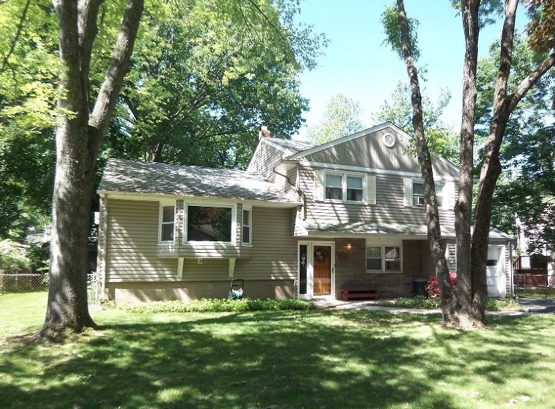 Property Photo:  8 Delbarton Dr  NJ 07940 