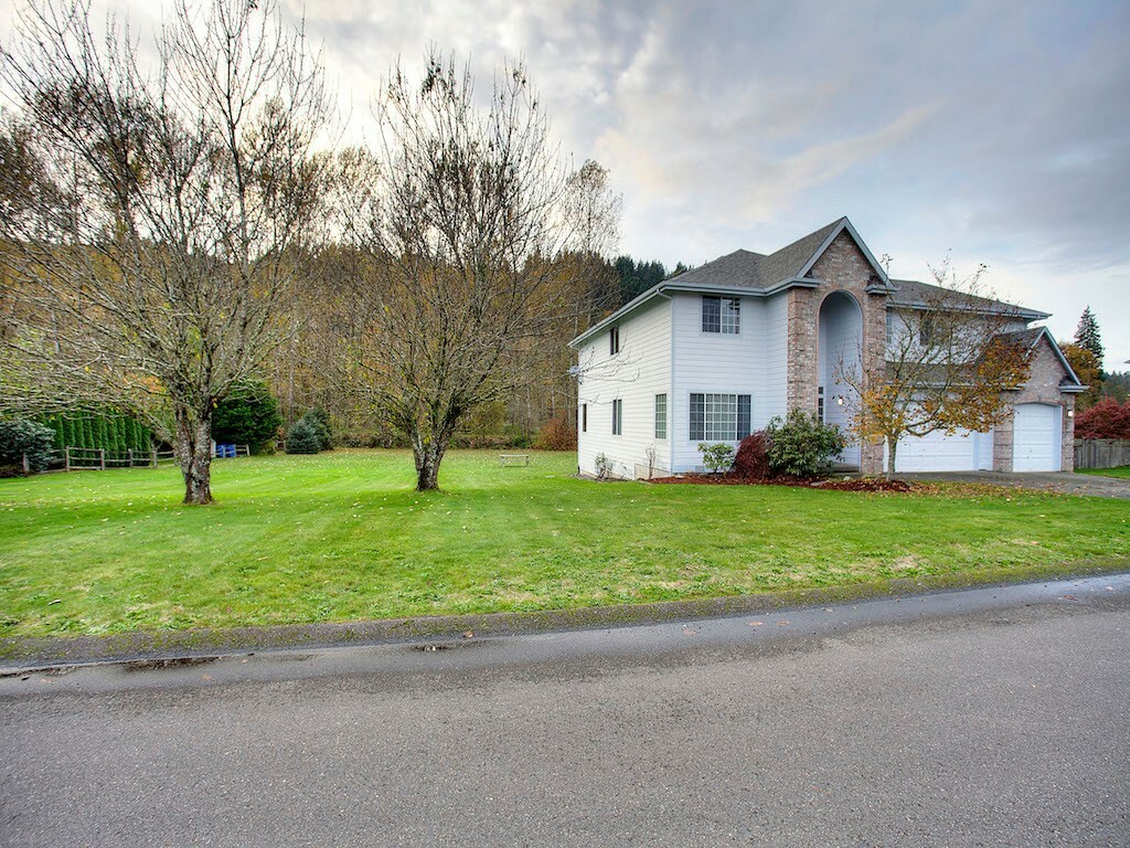 Property Photo:  14202 143rd Av Ct E  WA 98360 