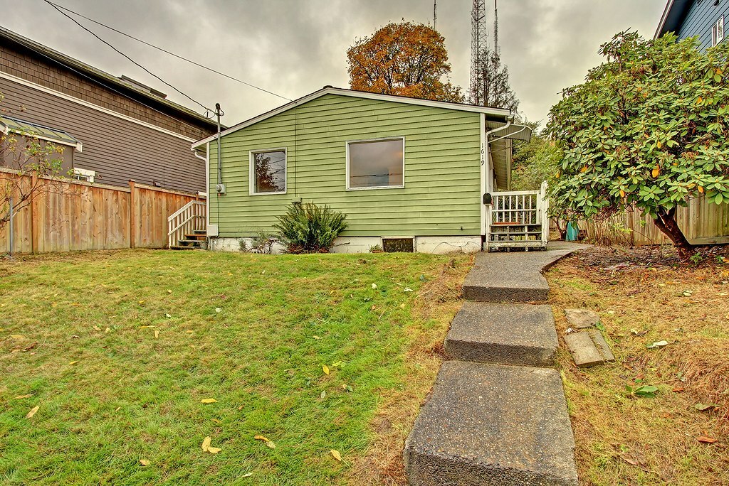 Property Photo:  1619 21st Ave  WA 98122 