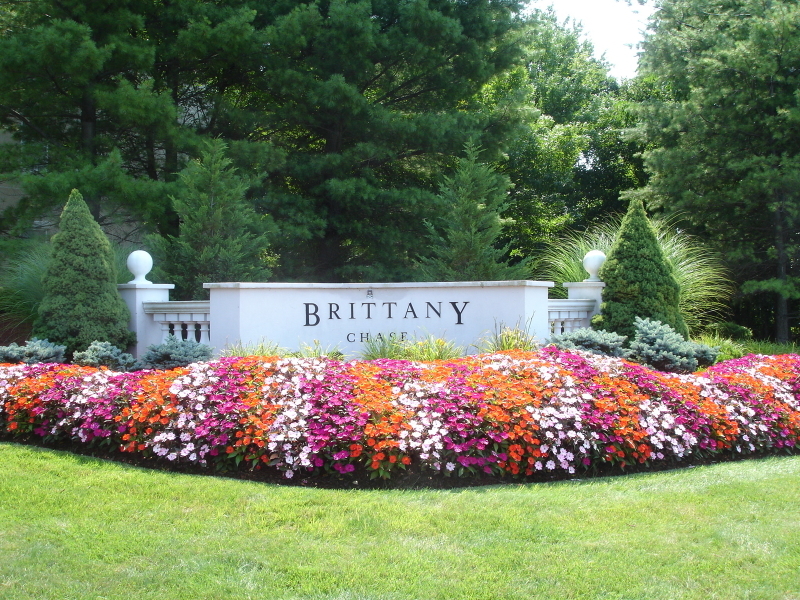 Property Photo: 1118 Brittany Dr 1118 NJ 07470