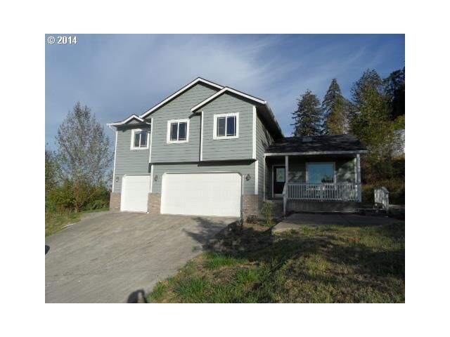 Property Photo:  775 Queens Ave  OR 97426 