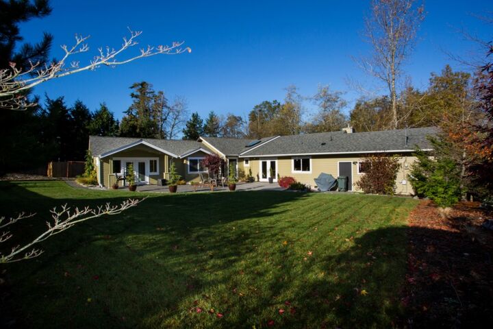 Property Photo: 518 40th WA 98229
