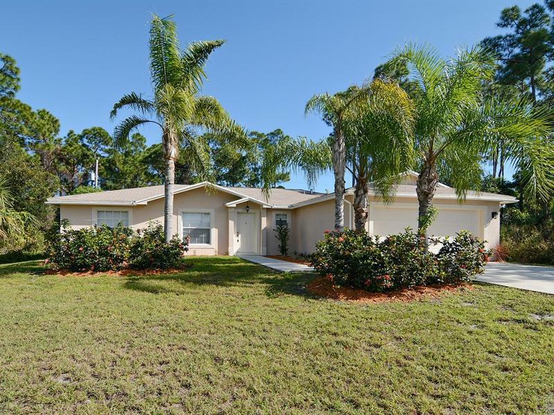 Property Photo:  1219 SE Naples Lane  FL 34983 